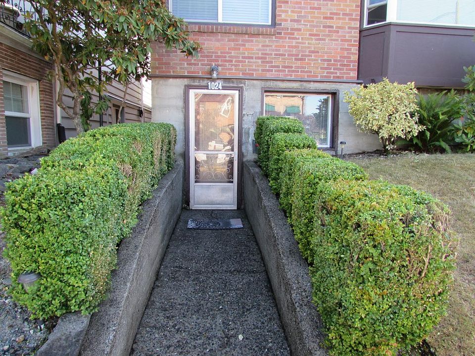 Entrance at Tacoma Avenue street level
