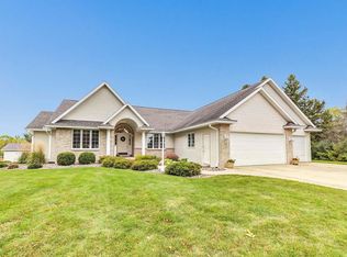 W3142 High St, Seymour, WI 54165