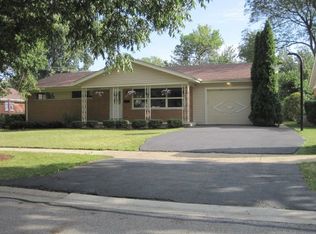 311 W Daniels Rd, Palatine, IL 60067