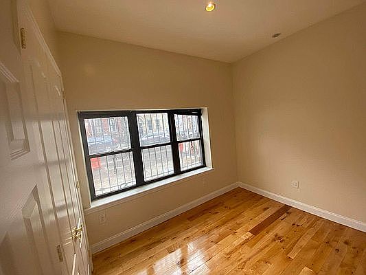 5th image of 267 Hull St #111