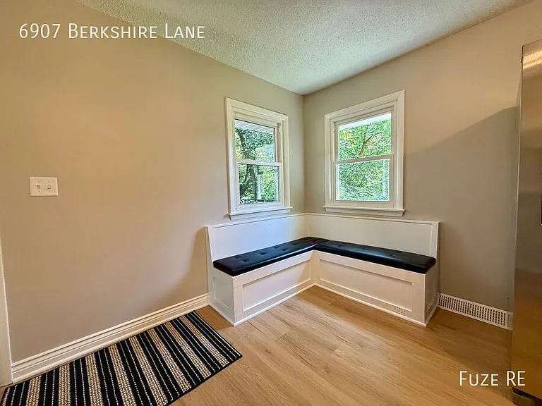 6907 Berkshire Ln — Photo 9