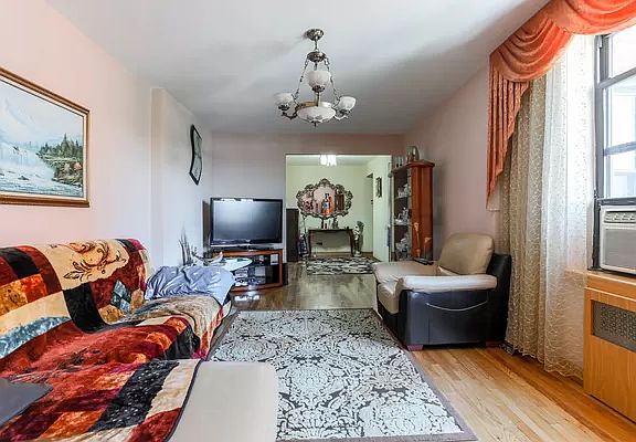 3rd image of 2685 E 7th St #P5