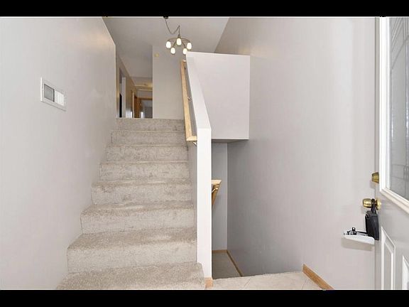 2nd image of 1566 Linden Park Ln
