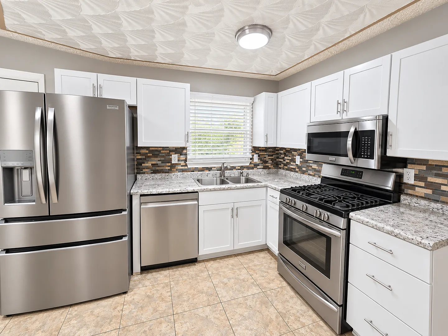 4 Bedroom, 2.5 Bathroom Shivley Cul-De-Sac! — Photo 4