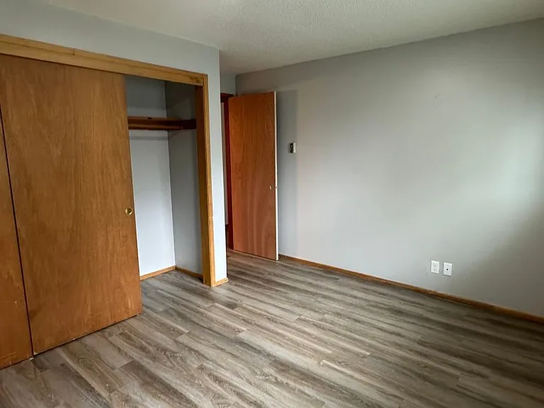 401 S Holly St — Photo 15