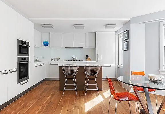 3rd image of 315 E 65th St APT 5F