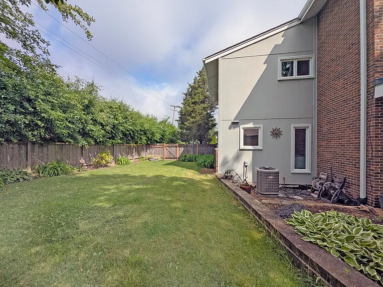 1739 Ferndale Ave — Photo 21