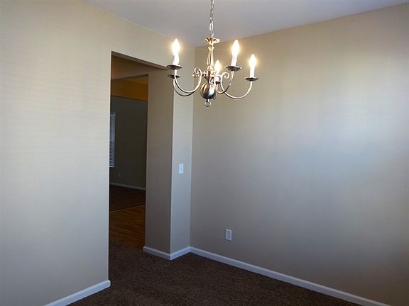 5th image of 240 Medford Dr