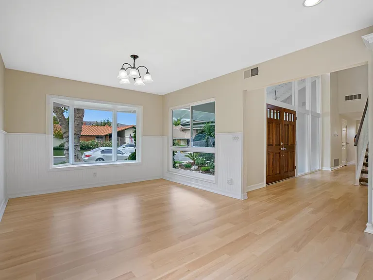 1672 Wellington Pl — Photo 9
