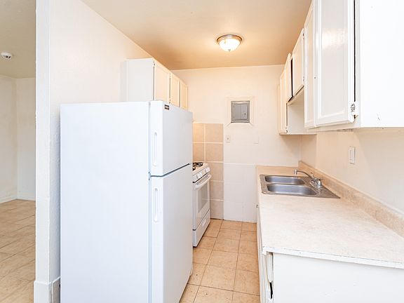 3rd image of 2562 Traction Ave #11380973