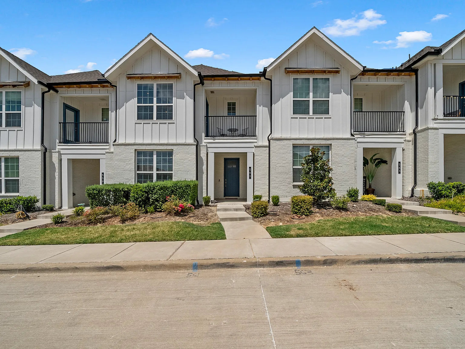 3 bed, 2.5 bath, 1844 sqft, $2,550 — Photo 2