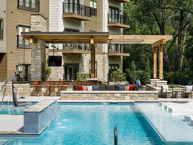 RELAXING POOLSIDE W/ OUTDOOR GRILLING LOUNGE