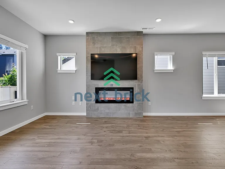 309 207th Pl SE — Photo 3