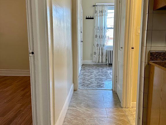 4th image of 722-724 Van Buren Ave #1
