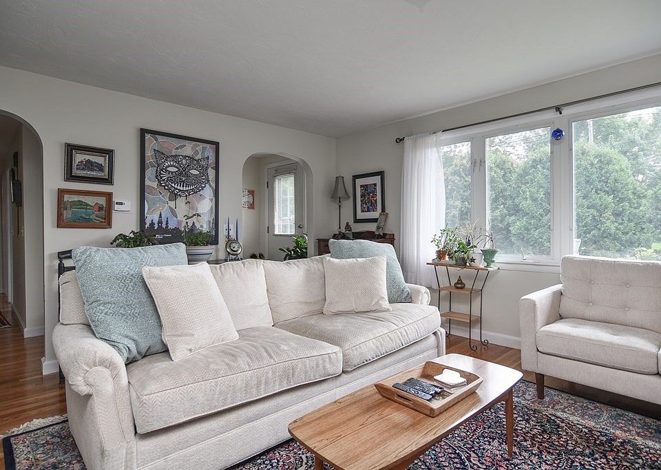 107 Hartford Ave W, Mendon, MA 01756 Zillow