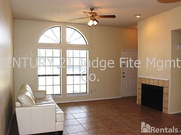 4th image of 707 Mockingbird Ln