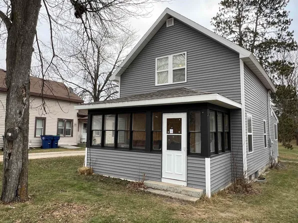 255 S Main St, Iola, WI 54945