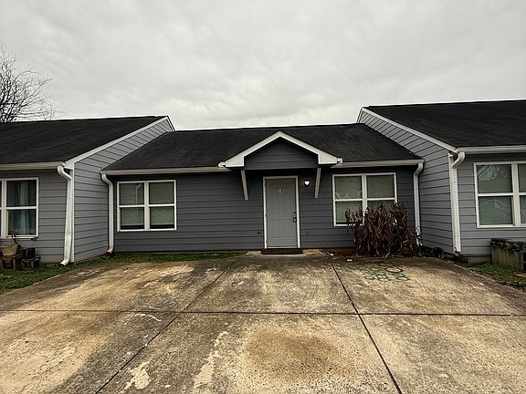 2nd image of 18 Dean Manor Dr