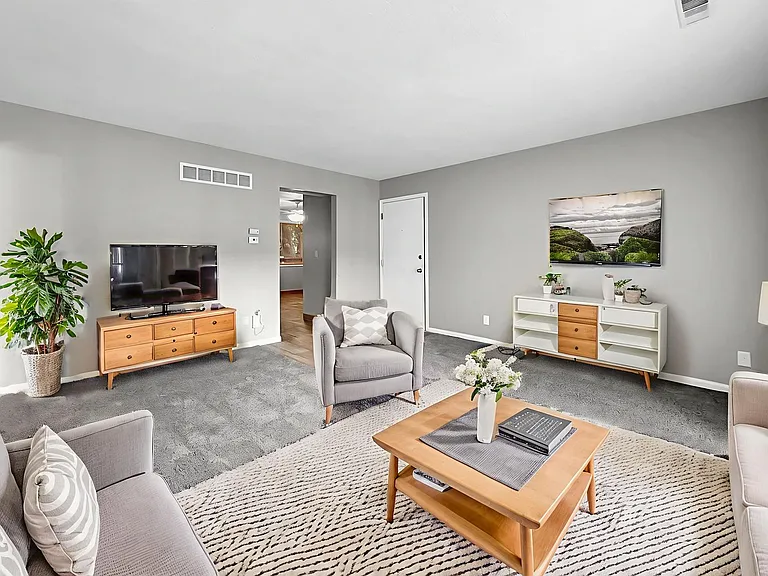 West Glen Apartments — Photo 60