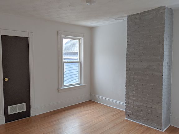 4th image of 301 Pennsylvania St #1