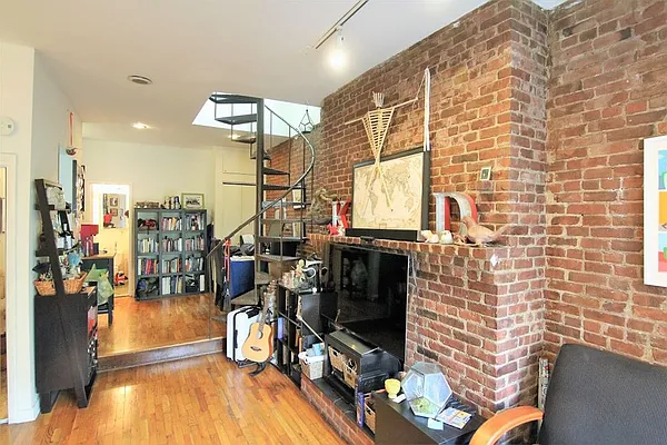 Rented by JK Dansar Corp | media 36