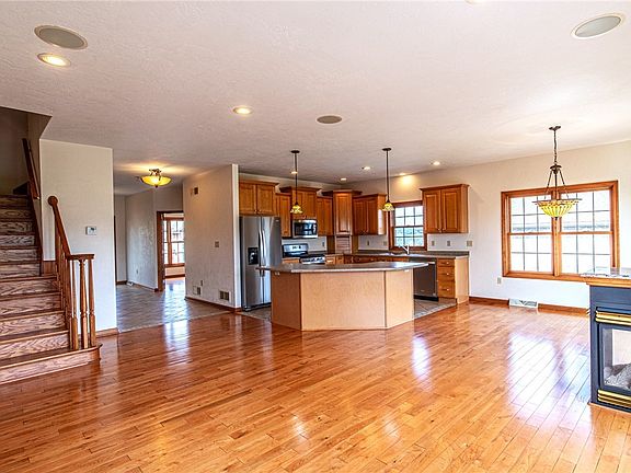 2nd image of 1023 Blackthorne Dr
