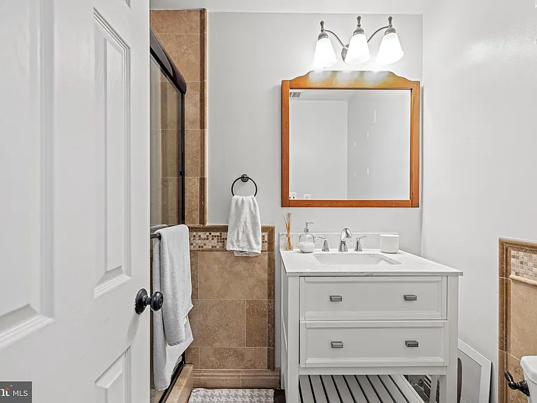 1001 N Vermont St #105 — Photo 31