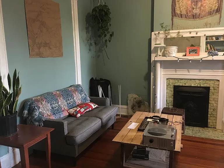 111 N Vine St — Photo 3