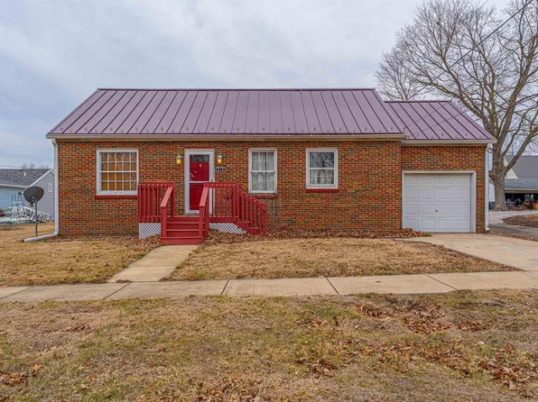 215 S College St, Lincoln, IL 62656