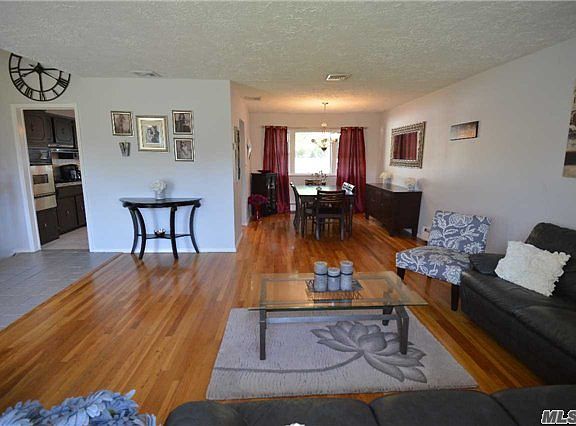 4th image of 35 Eastfield Ln