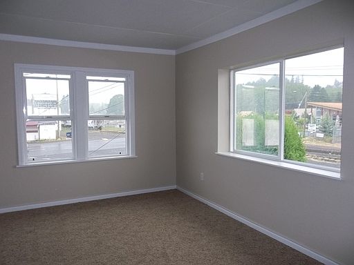 2nd image of 8 SE Grace Ave