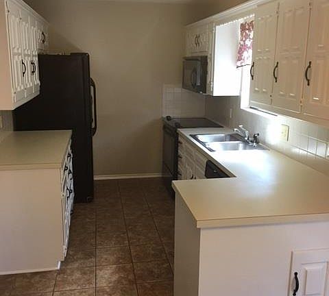 3rd image of 5813 Hollytree Dr