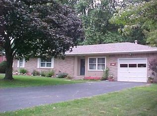 916 Carol Rd, Bowling Green, OH 43402