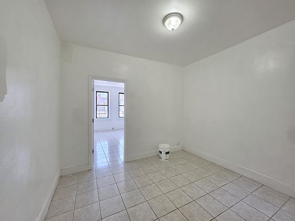 5th image of 2836 35th St APT 2