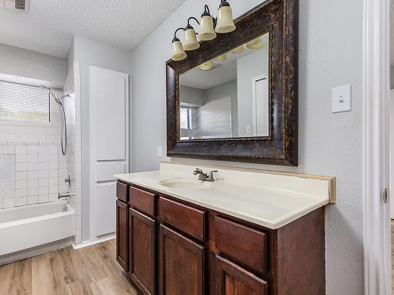 1803 Heatherglen Ln — Photo 12