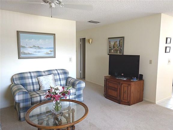 4th image of 56 Woodland Dr