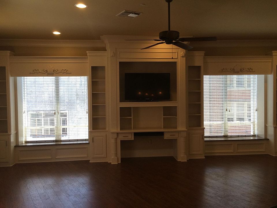 1st image of 407 W Oak St Ste 301