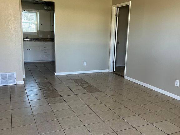 3rd image of 1537 Cleo St