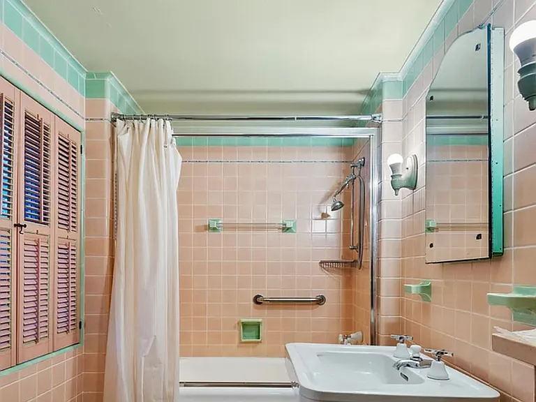 1422 Franklin Ave — Photo 18