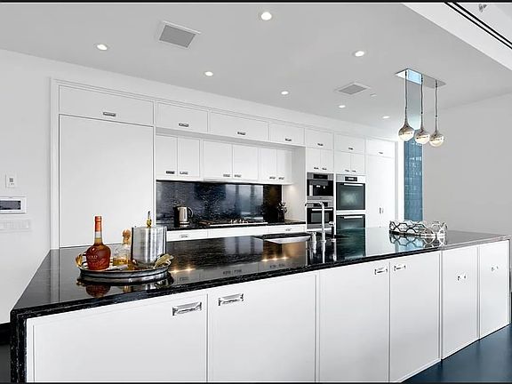 5th image of 157 W 57th St APT 32B