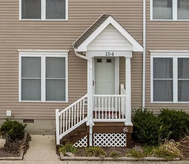 15 Beverly Ct #4