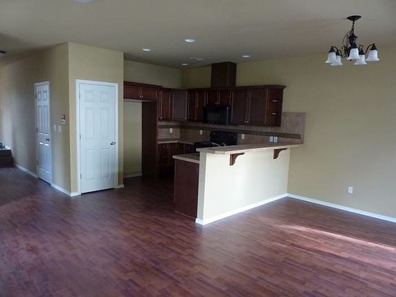 2nd image of 287 NE Miramar Cir