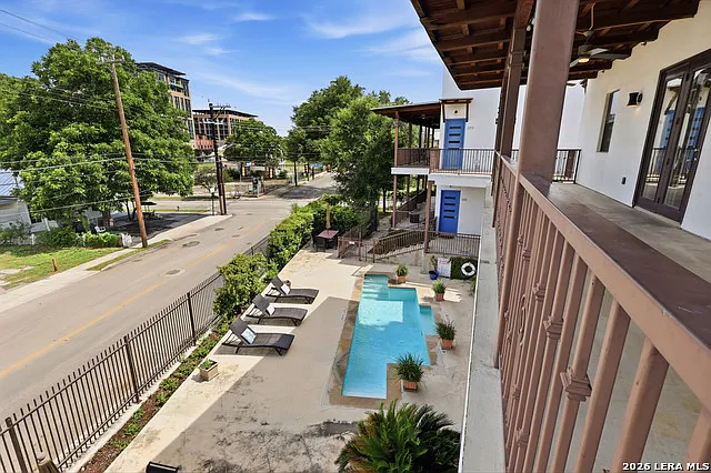 1542 N Alamo St #201 — Photo 29