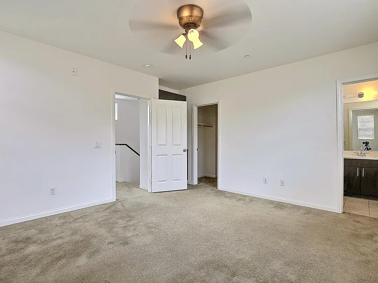 3rd Floor Bedroom with En Suite Bathroom