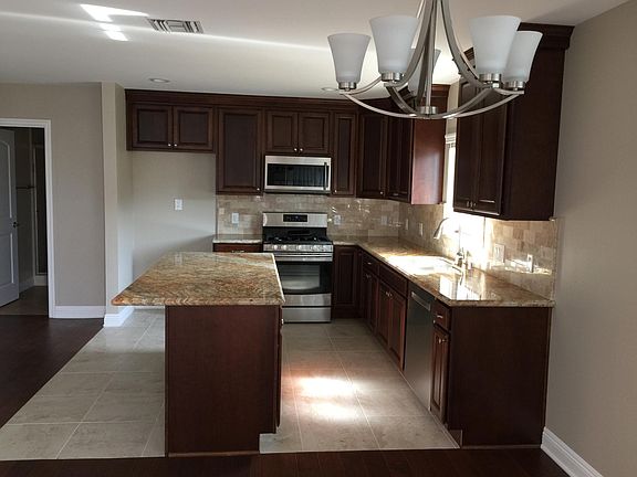 4th image of 722 E Palm Ave