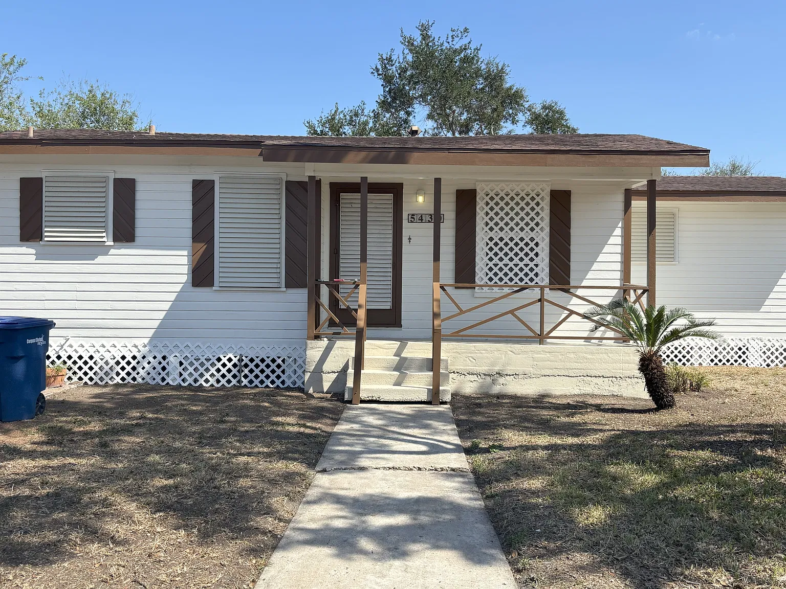 3 bed, 1111 sqft, $1,600 — Photo 1