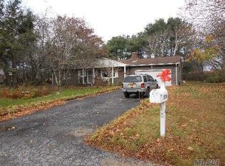 2764 River Rd, Calverton, NY 11933