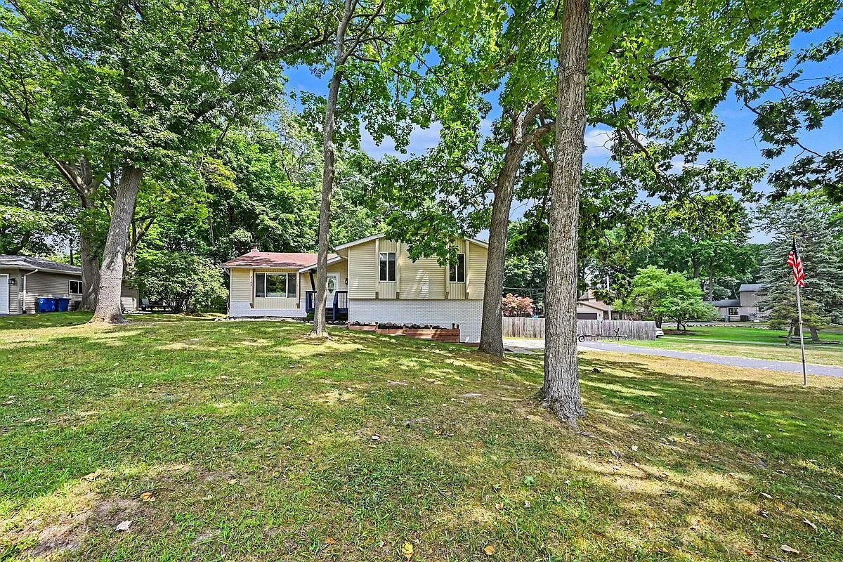 4 bed, 2.0 bath, 1515 sqft, $3,500 — Photo 2