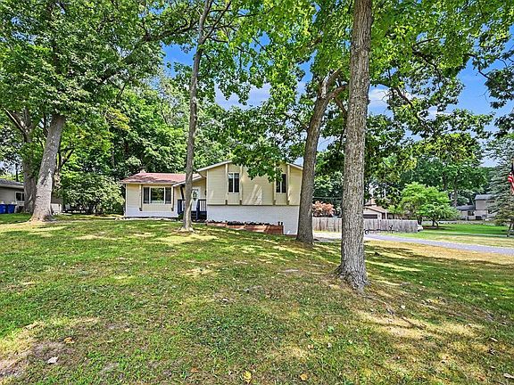 2nd image of 2104 Highfield Rd