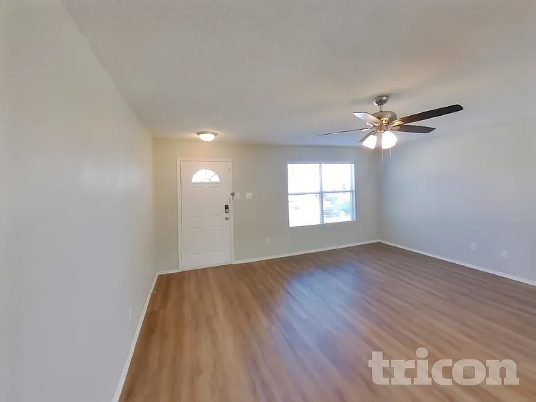 1708 Vineridge Ln — Photo 2